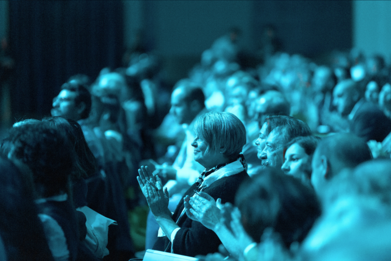 Audience applauding at a Leadone event